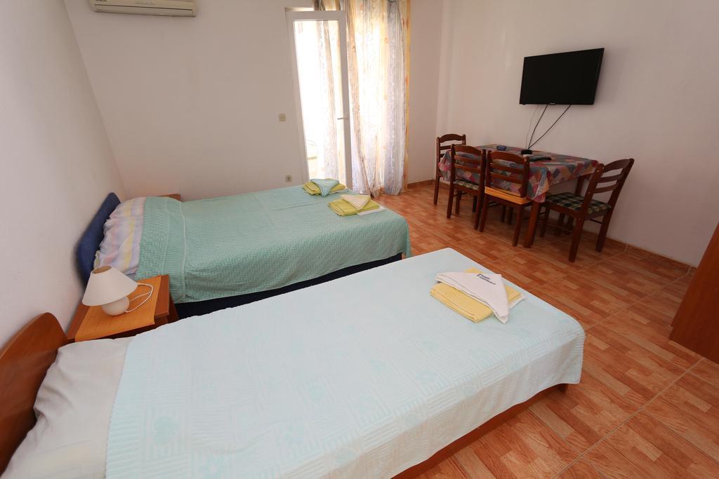 מאקרסקה Apartments Antoneta מראה חיצוני תמונה