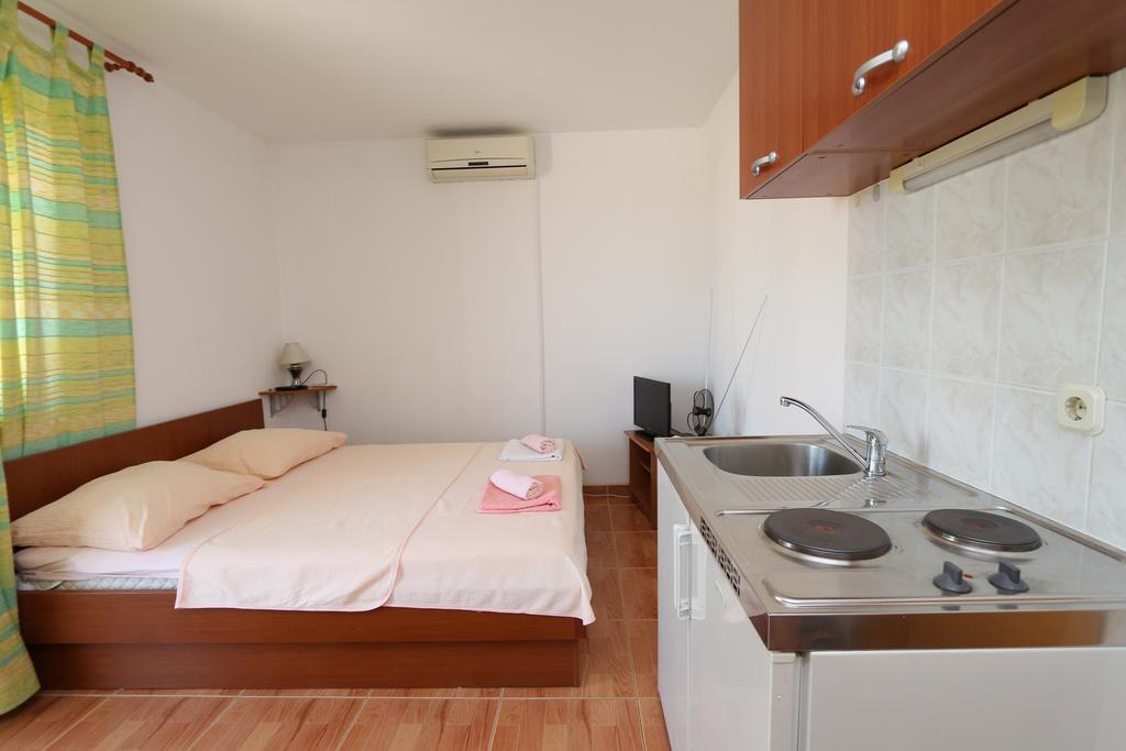 מאקרסקה Apartments Antoneta מראה חיצוני תמונה