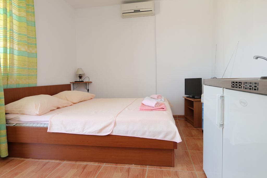 מאקרסקה Apartments Antoneta מראה חיצוני תמונה