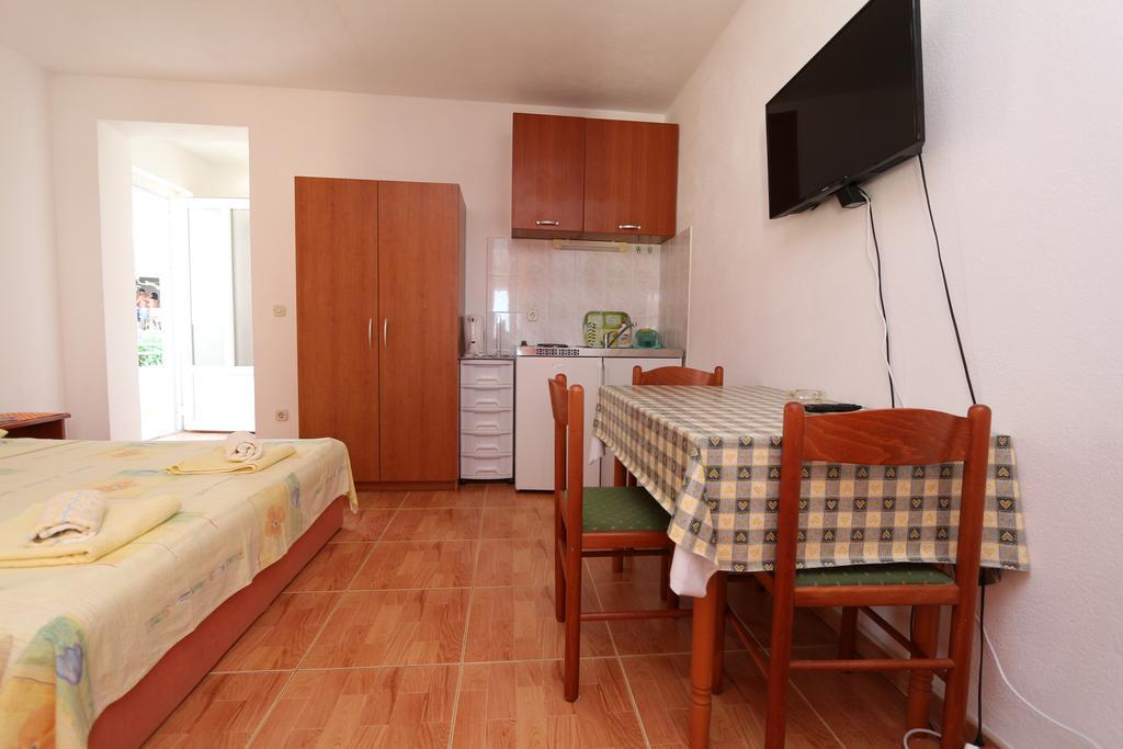 מאקרסקה Apartments Antoneta מראה חיצוני תמונה